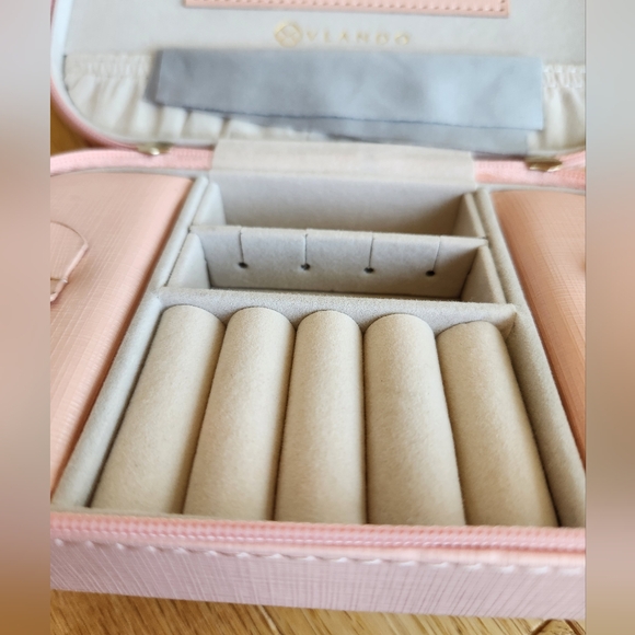 Vlando pink travel jewelry organizer - Picture 3 of 4